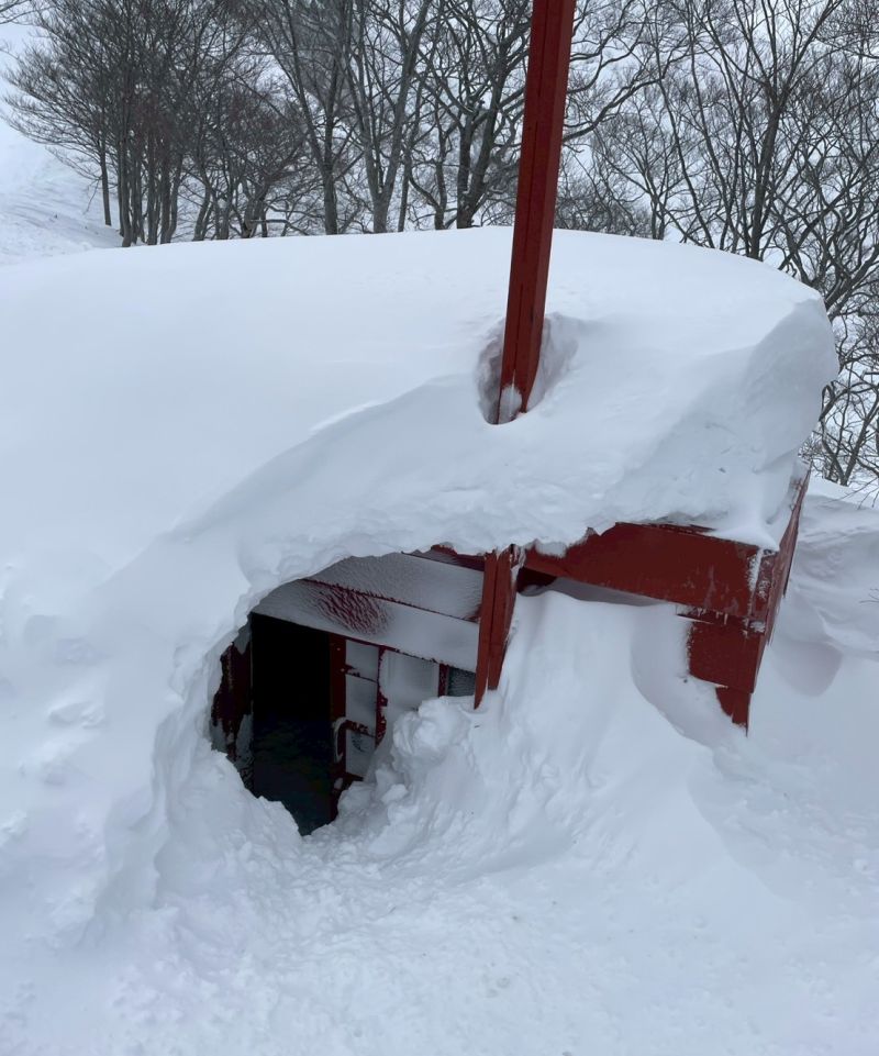 熊穴沢避難小屋
